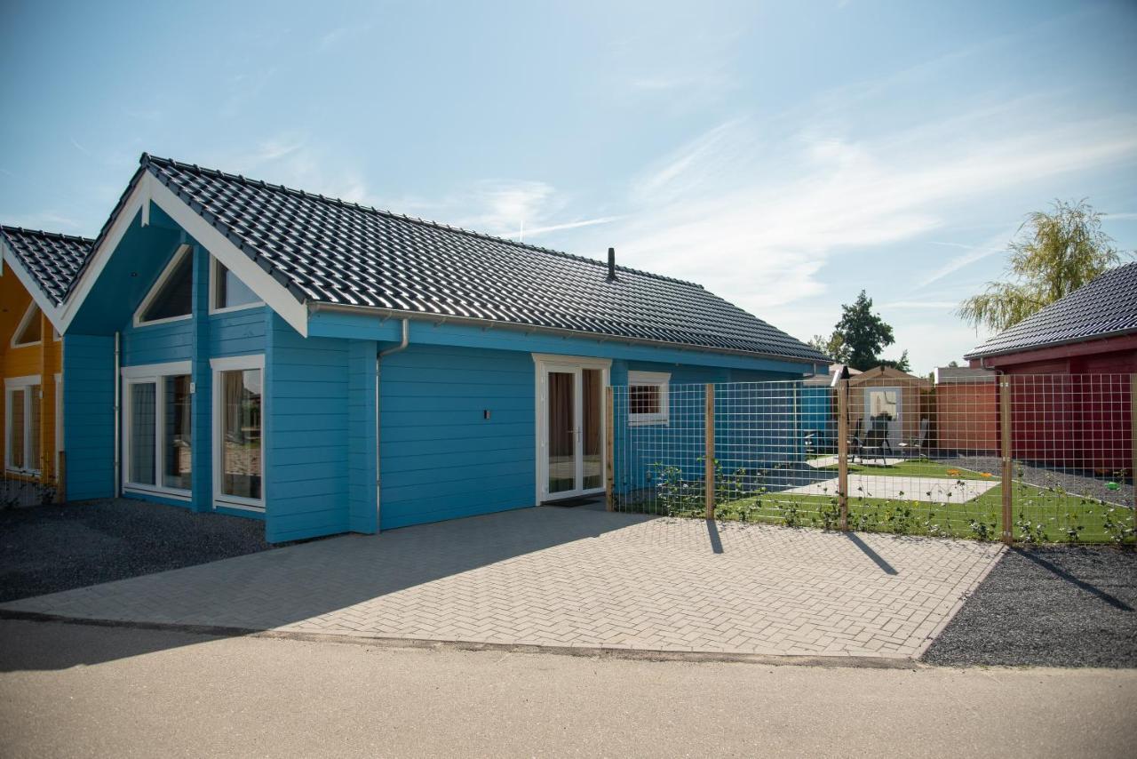 Luxe Chalets In Zeeland Aan De Kust Sint Annaland Exterior photo