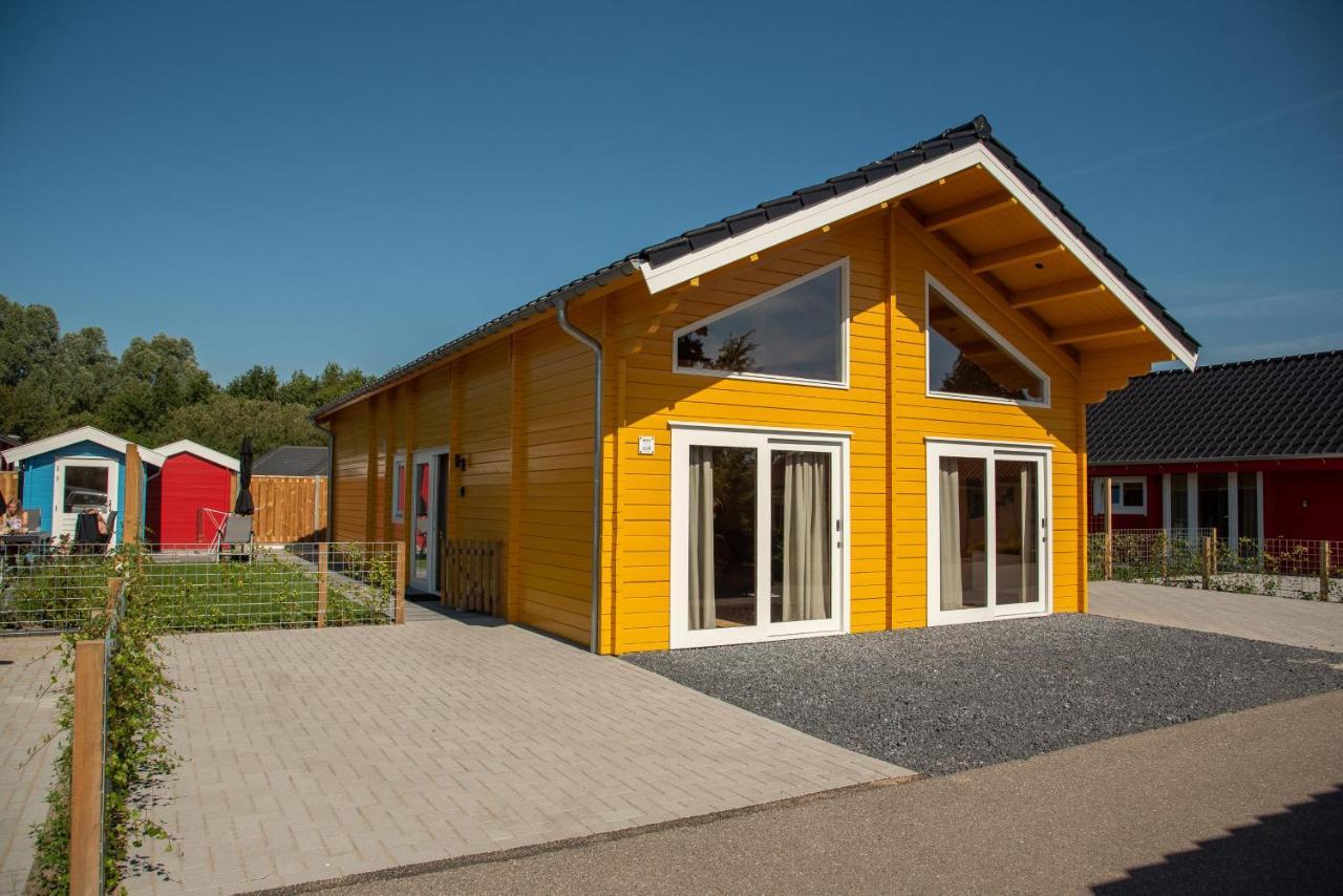 Luxe Chalets In Zeeland Aan De Kust Sint Annaland Exterior photo